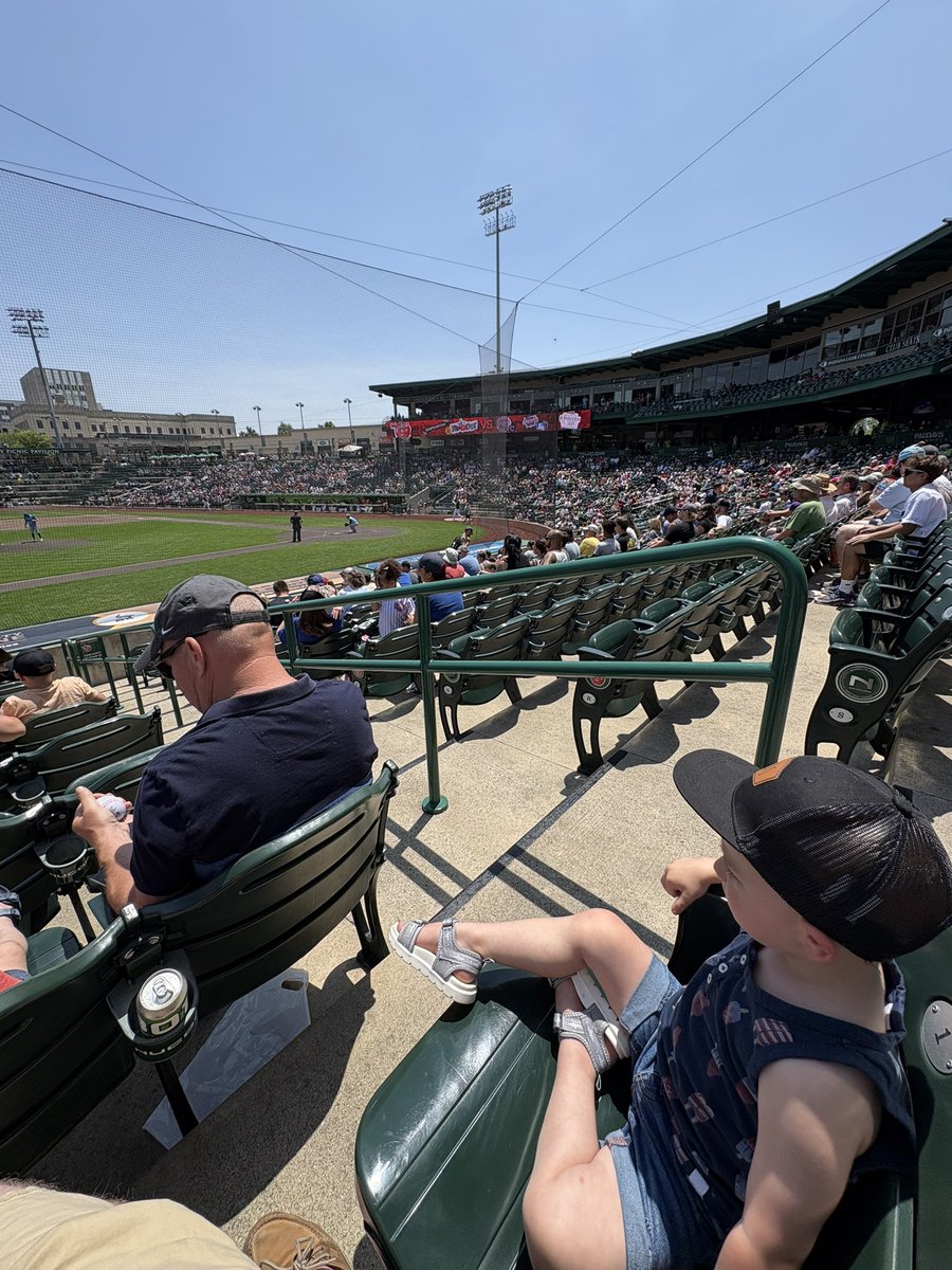 DrewBogs623's tweet image. Spending #FathersDay at the ballpark with my family. Enjoying 🍺 and ☀️. @TinCaps #BigFun #FortWayne