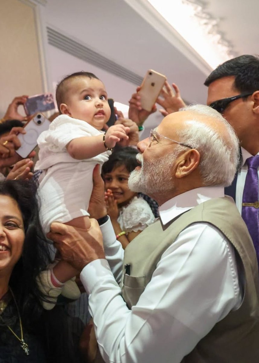 _Gianhaiaap's tweet image. Cutest picture 😍😍❤❤
#ModiInCyprus