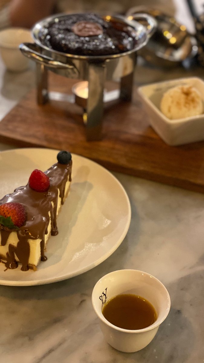 2lorm's tweet image. والحياة اللي امتلت بعدك اماني
لو أحقّقها بلا وصلك بخيله ،
ㅤ
وإن خذاك العمر بـ ايامه عطاني
مرحله معك كانت جداً جميله