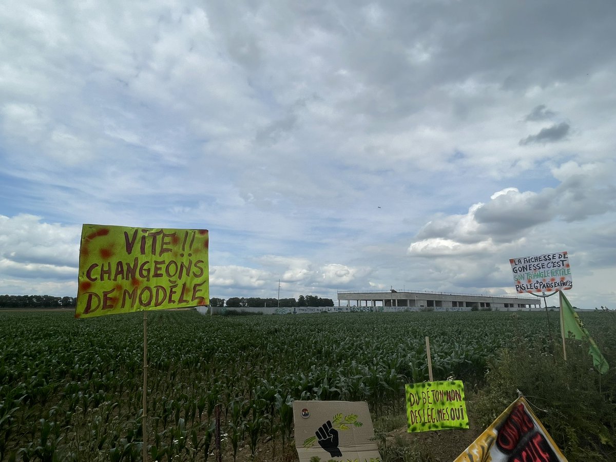 Vianney Orjebin (@vianneyorjebin) on Twitter photo Le Triangle de Gonesse est toujours menacé par la bétonisation.
Valérie Pécresse veut y construire une zone d’activités et une cité scolaire avec internat … sous le bruit des avions.
Avec <a href="/GabrielleCthl/">Gabrielle Cathala</a>, nous avons soutenu la mobilisation du <a href="/CPTGonesse/">Collectif Pour le Triangle de Gonesse</a>. Le Triangle de Gonesse est toujours menacé par la bétonisation.
Valérie Pécresse veut y construire une zone d’activités et une cité scolaire avec internat … sous le bruit des avions.
Avec <a href="/GabrielleCthl/">Gabrielle Cathala</a>, nous avons soutenu la mobilisation du <a href="/CPTGonesse/">Collectif Pour le Triangle de Gonesse</a>.