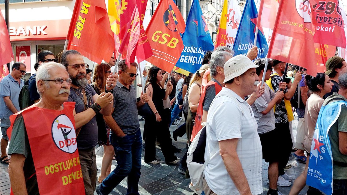 📍İzmir

15-16 Haziran Ayaklanmasının 55. yıl dönümünde eylemdeydik.

Yolumuz işçi sınıfının devrim yoludur!