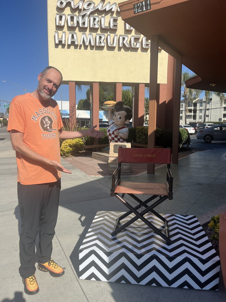 Today at Bob’s Big Boy they had David Lynch’s  directing Chair and are serving Blue Velvet shakes.
