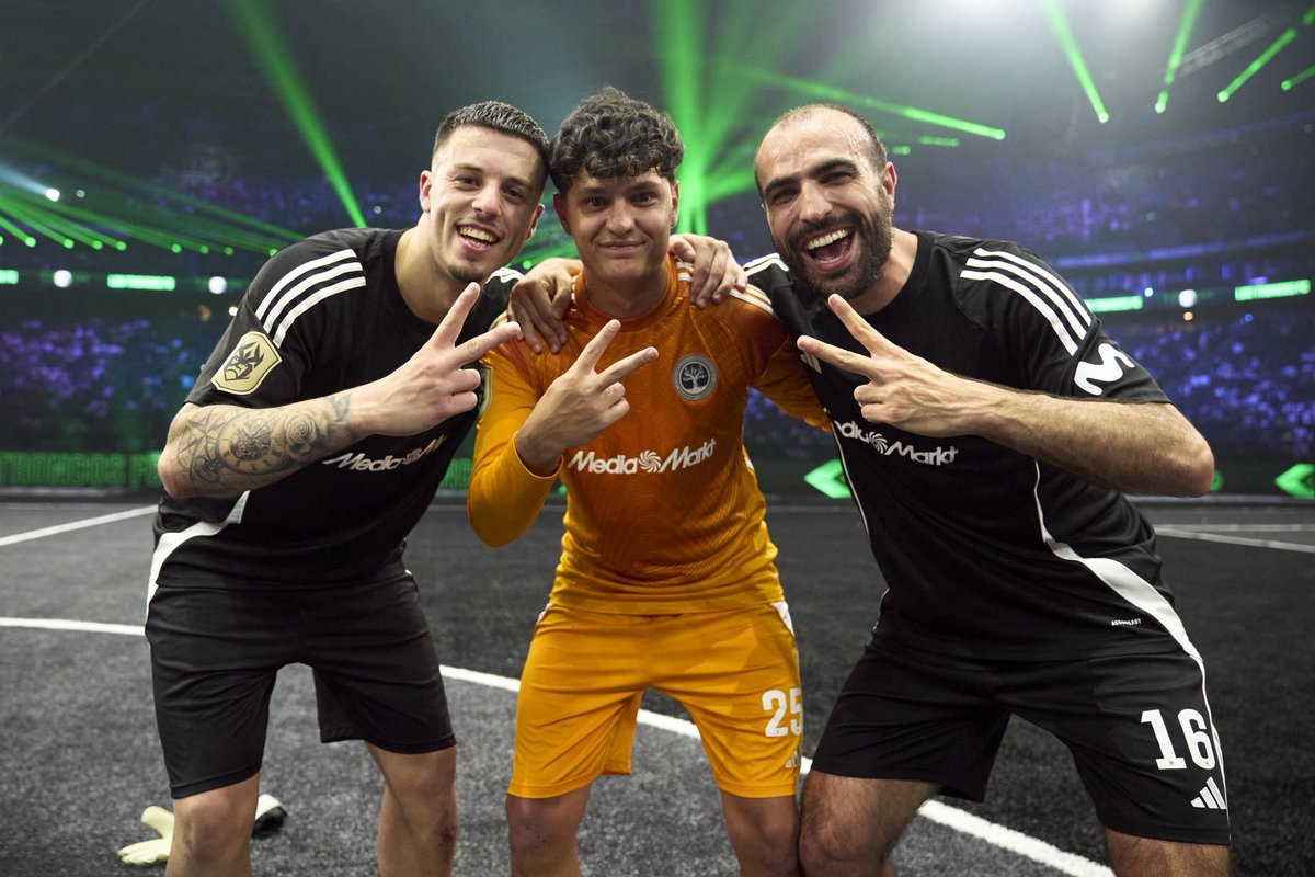 SOMOS CAMPEONES DEL MUNDO TRONQUITOS!!💚🪵
Soy el chico más feliz del mundo.
Aquello por lo que tanto he trabajado y me dejado la piel tanto en las buenas como en las malas ha dado sus frutos.
Eternamente agradecido a todos los que han confiado en mi. 
TE QUIERO <a href="/LosTroncosFC_/">Los Troncos FC</a>