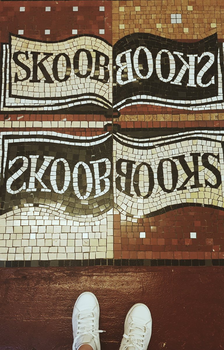 Elena de Astorza tweet media