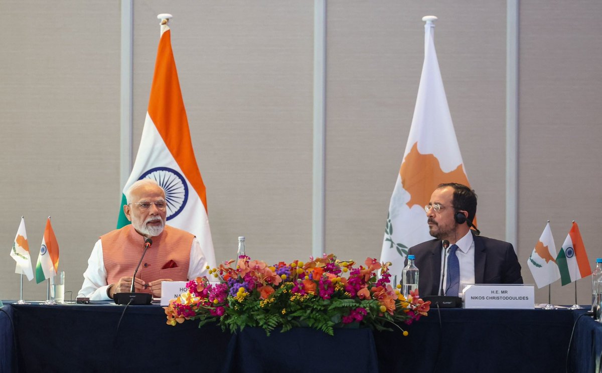 MyGov Hindi (@mygovhindi) on Twitter photo प्रधानमंत्री <a href="/narendramodi/">Narendra Modi</a> और राष्ट्रपति <a href="/Christodulides/">NikosChristodoulides</a> ने भारत और साइप्रस के प्रमुख उद्योगपतियों के साथ एक बिजनेस राउंडटेबल बैठक को संबोधित किया।
इस बैठक में व्यापार, निवेश, वित्तीय सेवाएं, फिनटेक, स्टार्टअप्स, नवाचार, कृत्रिम बुद्धिमत्ता (AI), सूचना प्रौद्योगिकी (IT), प्रधानमंत्री <a href="/narendramodi/">Narendra Modi</a> और राष्ट्रपति <a href="/Christodulides/">NikosChristodoulides</a> ने भारत और साइप्रस के प्रमुख उद्योगपतियों के साथ एक बिजनेस राउंडटेबल बैठक को संबोधित किया।
इस बैठक में व्यापार, निवेश, वित्तीय सेवाएं, फिनटेक, स्टार्टअप्स, नवाचार, कृत्रिम बुद्धिमत्ता (AI), सूचना प्रौद्योगिकी (IT),