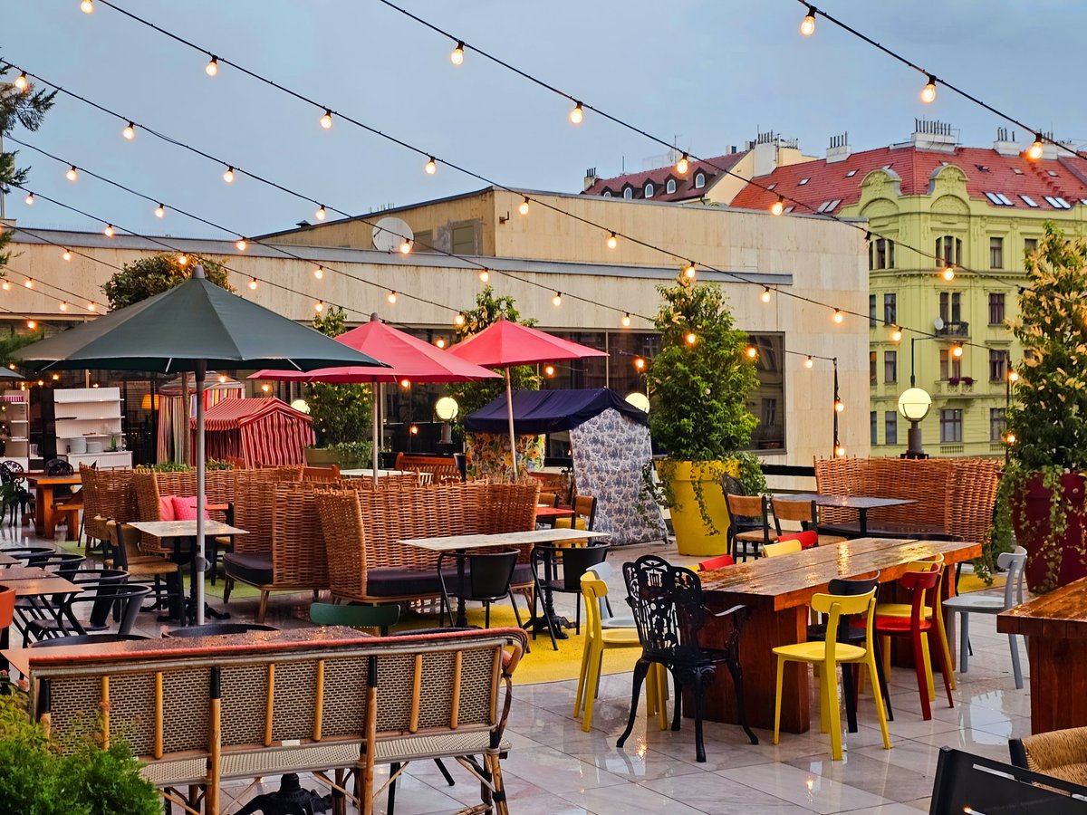 Primera noche en #Praga !! Los próximos dias descubriremos #Chequia con <a href="/CzechRepublicES/">VisitCzechia_España</a>
en el #meetingpoint2025 
Alojamiento de hoy: #MamaShelter