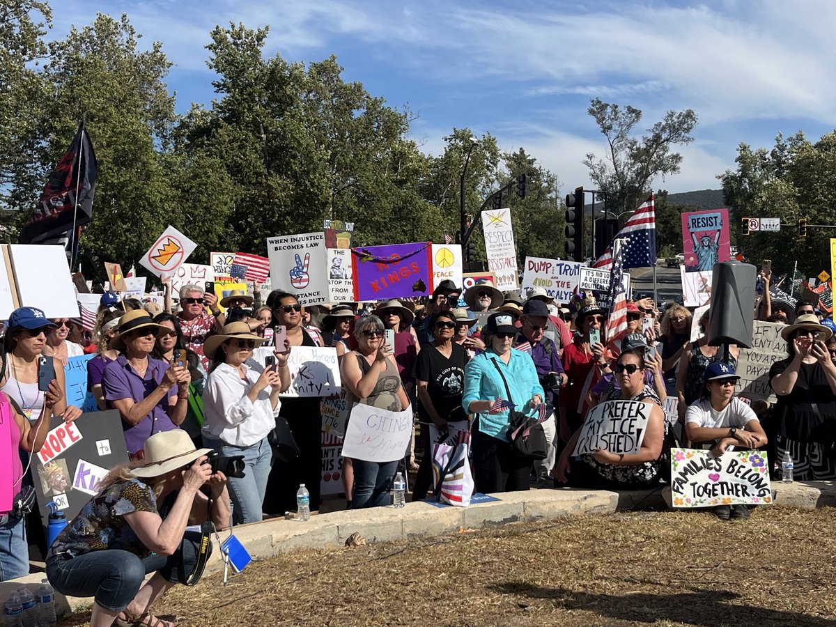 Lauren Gill tweet media