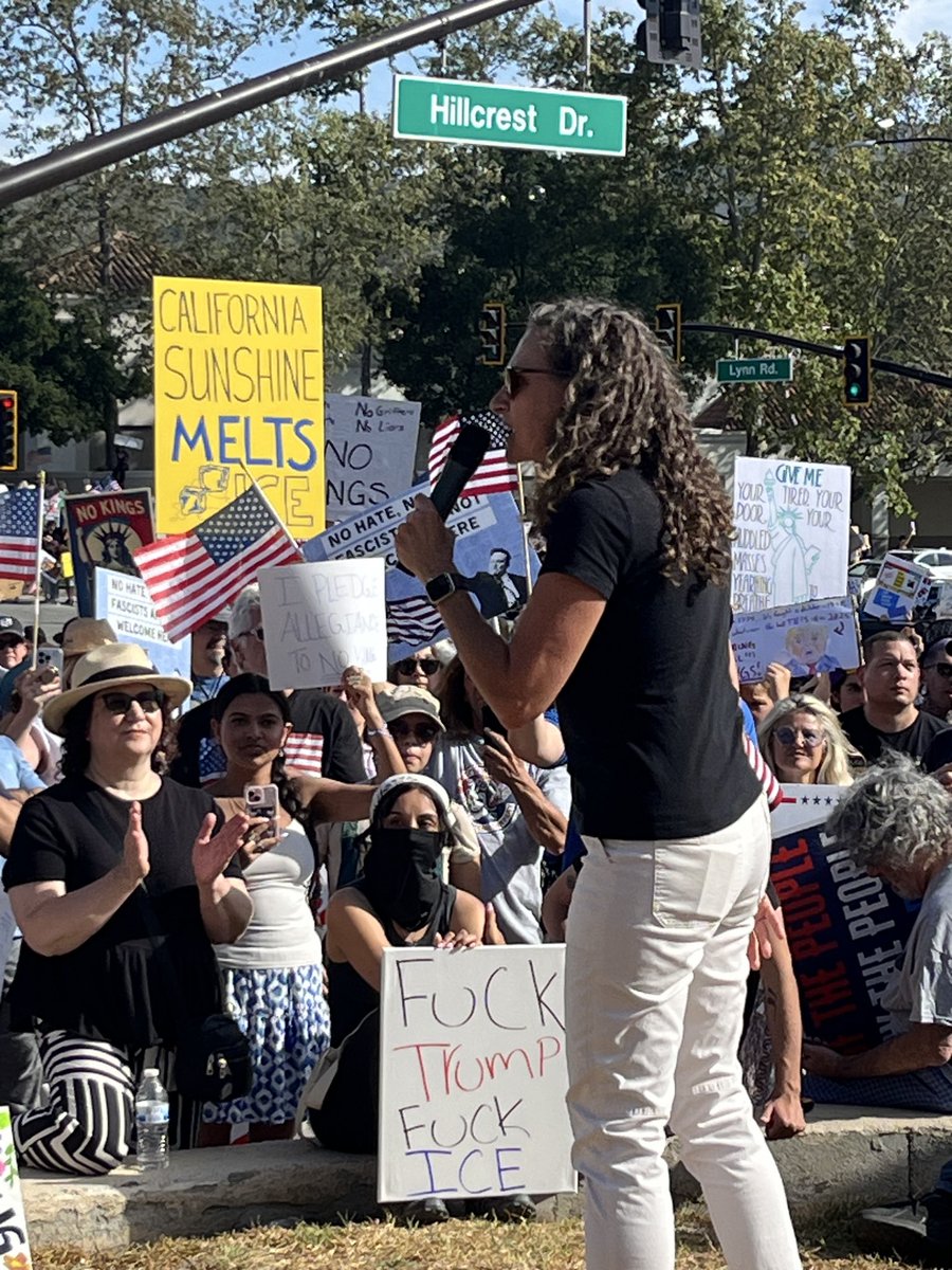 Lauren Gill tweet media