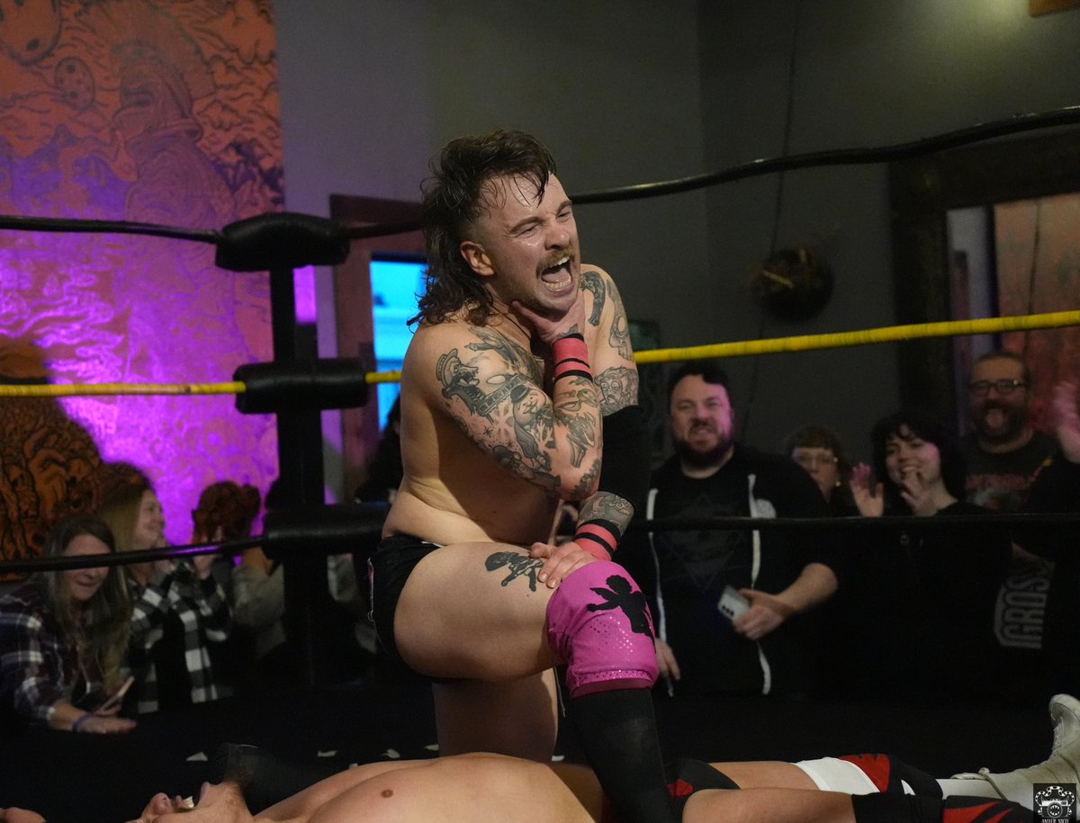 AmberNicoPhoto's tweet image. Love Doug vs. Diego Alvarez at Focus Pro Wrestling in Briantree, MA #focuspro #focusprowrestling #indiewrestling #wrestling #wrestlingmedia #wrestlingfan #wrestlingfans #femalephotographer #digitalphotography #ambernicophoto #ambernico #sony #boston #gothgirl