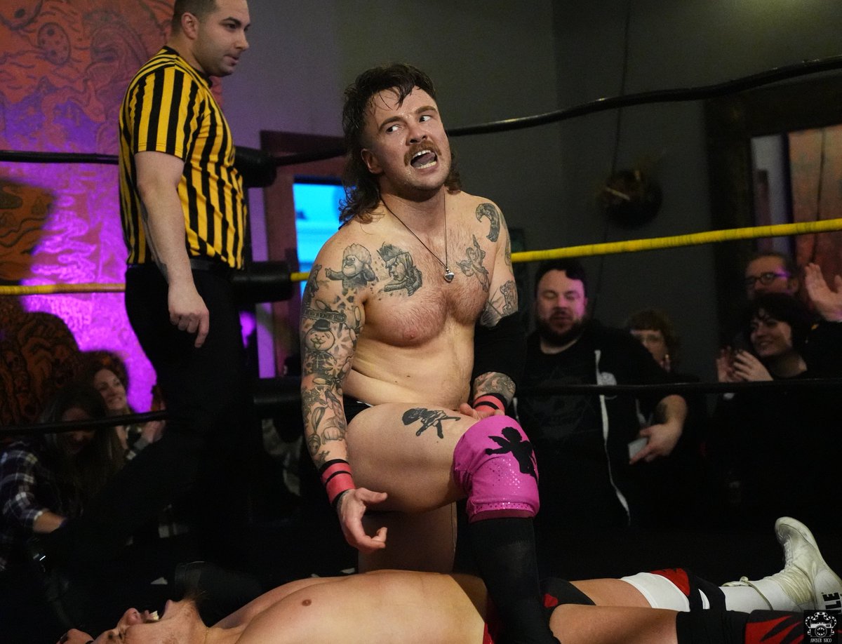 AmberNicoPhoto's tweet image. Love Doug vs. Diego Alvarez at Focus Pro Wrestling in Briantree, MA #focuspro #focusprowrestling #indiewrestling #wrestling #wrestlingmedia #wrestlingfan #wrestlingfans #femalephotographer #digitalphotography #ambernicophoto #ambernico #sony #boston #gothgirl