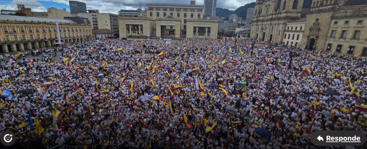 El pueblo en silencio es más poderoso que los incitados a la violencia, al odio y a la división. Colombia unida para frenar  todo tipo de mensajes y actos violentos. Colombia unida para salir adelante en democracia. Respeto a las instituciones y respeto al pueblo, que somos todos