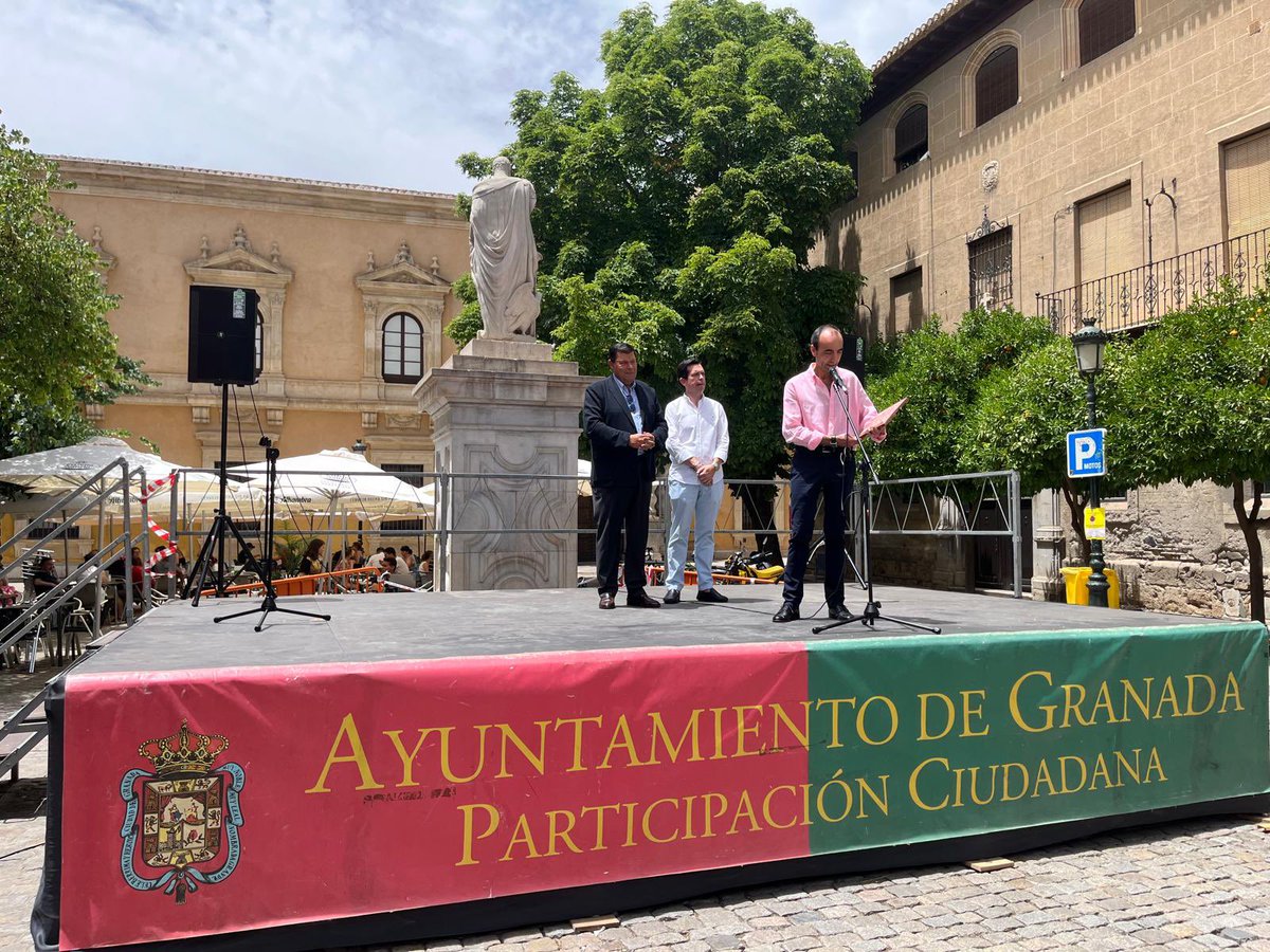 SAGRARIOCENTRO's tweet photo. Hoy se han entregado los reconocimientos a las instituciones y vecinos que han mostrado su apoyo y ayuda a nuestro barrio en este 2025 https://t.co/ForUNB4mu9