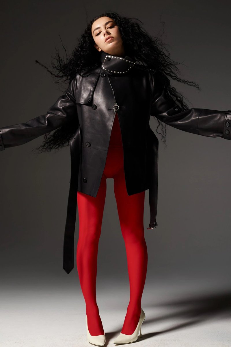 VogueClubRP's tweet photo. → 𝖨𝗇𝗍𝖾𝗋𝗏𝗂𝖾𝗐 | With her latest album she has dominated the zeitgeist, topped the charts and captured a collective mood. And, as Felicity XCX tells us, she’s having the time of her life. — Exclusive on #VogueClubRP. https://t.co/xq4aRNNKJU