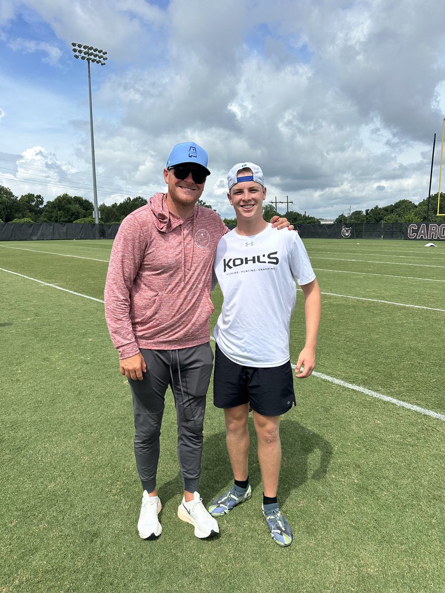 Riley Daniels 4.5⭐️ tweet media