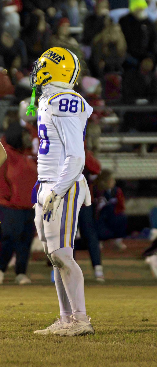 6,1 205 Defensive end/Tight ends,Class of 27, 3.4 gpa,cell 337-884-6884
hudl.com/v/2RCciX