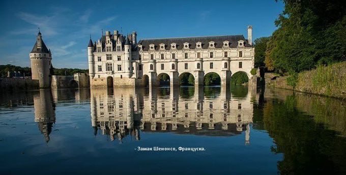 ~ Слика:

"Таписерија "Бој на Косову"
Дворска таписерија (5,5м x 3,5м) израђена у једној од најпознатијих ренесансних радионица у Фландрији - Одинард. Тренутно се налази у француском замку Шенонсо,у предворју собе која је припадала краљици Марији Медичи.

- Занимљиво је се да у