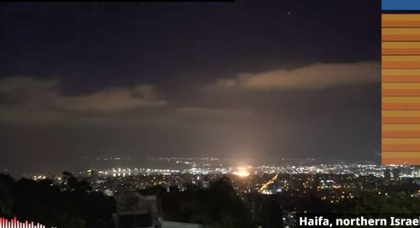 XNews24_7's tweet image. 🇮🇷💥 BREAKING: Iranian hypersonic missile SLAMS Haifa, Israel! Oil refinery ABLAZE, chaos erupts in port city! 🚨 Sirens scream as tensions SKYROCKET! #HaifaHit #IranIsraelWar #BreakingNews