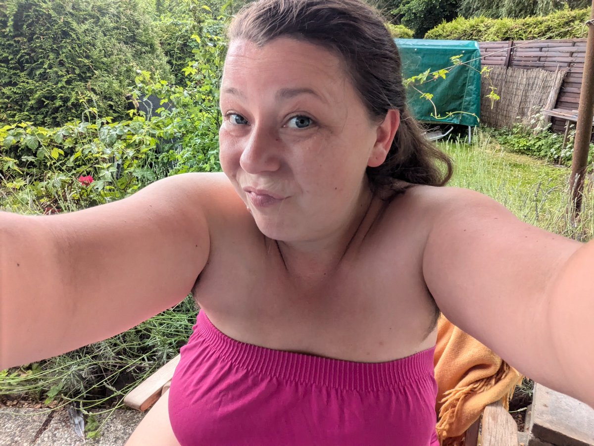 Livestream im Regen, draußen Online.....

stripchat.com/KasiaPrivat/fo…

#outdoor #draußen #nomakeup #kasiaprivat #naturalbeauty #berlin #naturpur #hairy #sensual #werbung #videos #playtime #spinthewheel #livetouch #spielzeug