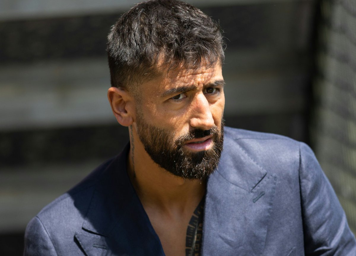 galachaya's tweet image. 🚨🚨 |  Galatasaray hat Kerem Demirbays Haus verkauft, um ihn aus dem Verein zu drängen. Er ist derzeit obdachlos, und kein Teamkollege hat ihn aufgenommen.

(@SuleymanRodop)