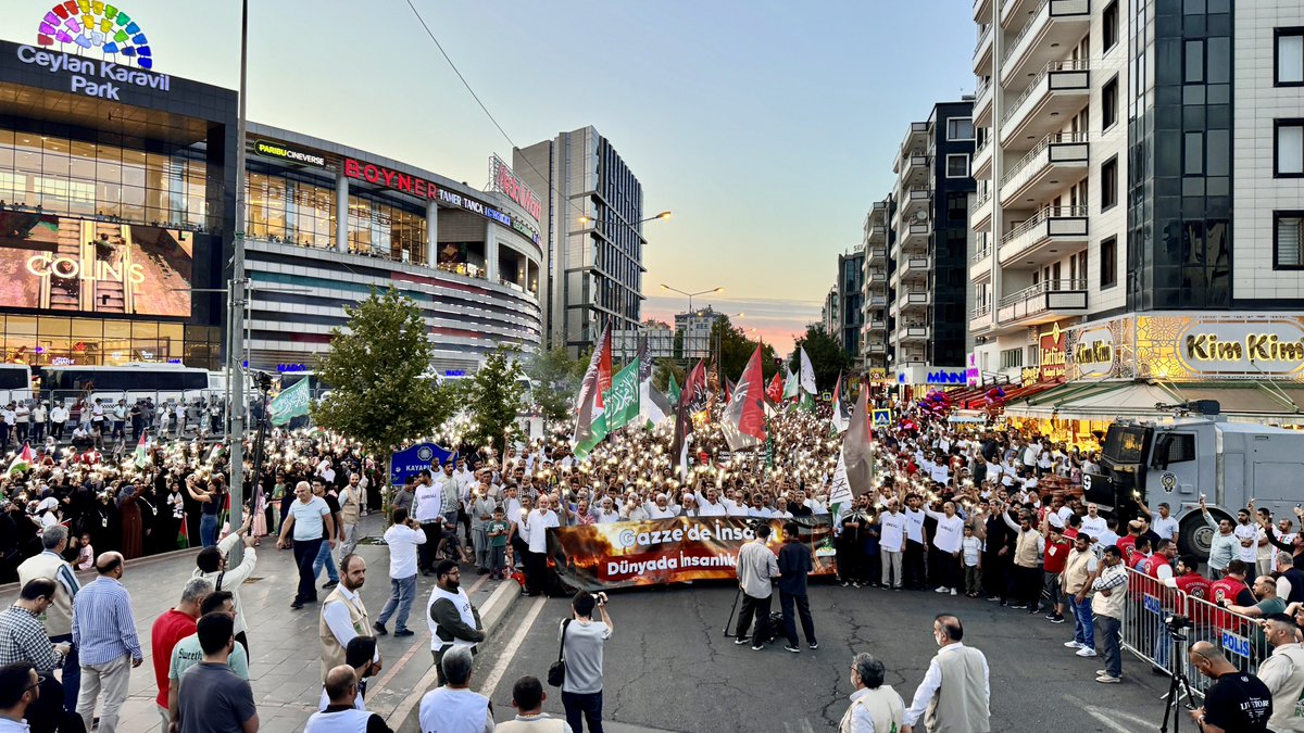 İl Başkanımız Zeynul Abidin Gülsever, Peygamber Sevdalıları Vakfı tarafından düzenlenen “Küresel Gazze Yürüşü”ne katıldı.

Gazze’deki ablukanın kaldırılması ve soykırımın durması için küresel çapta düzenlenen vicdan yürüyüşlerine desteğimiz her zaman devam edecektir.