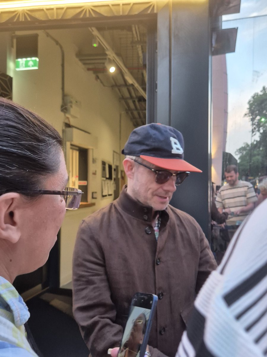 For #MartinFreeman fans, I'll post some photos from stage door 12th, 13th &amp; 14th - no signing on 12th but signed other 2 days. You have to be "Usain Bolt" fast out the theatre, from play finishing, to the signing &amp; in car driven away is less than 10 minutes! Enjoy photos ❤️ 1/?