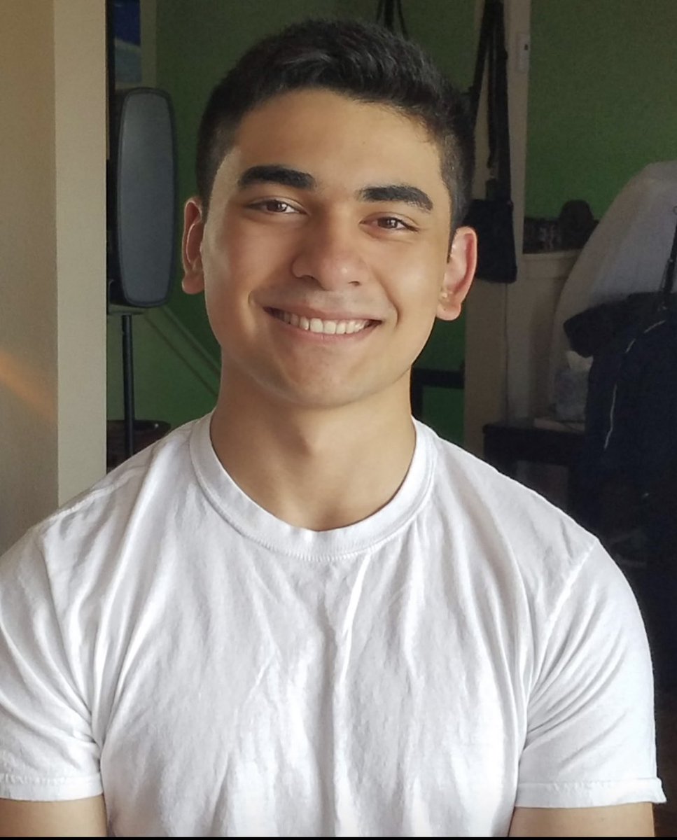 sophia_tua's tweet image. Let&apos;s go Jacob!!! #uwbgrad25 #GoHuskies #uwbothell