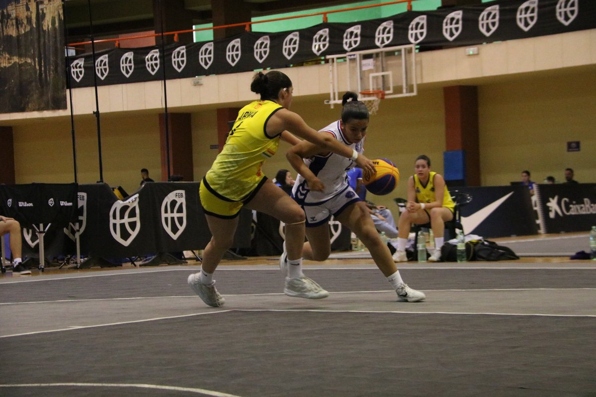#CE3x3U17 🏀

👉🏻 Finalitza la participació de l’<a href="/openarms_fund/">Open Arms</a> U17 femení al Campionat d’Espanya de 3x3 celebrat a Cuenca amb un balanç de dues victòries i dues derrotes!💪🏻

🔝 Molt contents d’haver viscut per primera vegada uns Campionats d’Espanya d’aquesta modalitat!🖤💛