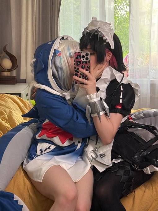 Sharky kiss 💙💋🦈 Gawr Gura &amp; Ellen Joe from Zenless Zone Zero 💫 @shadory_cos https://t.co/RdXvHBhsoD