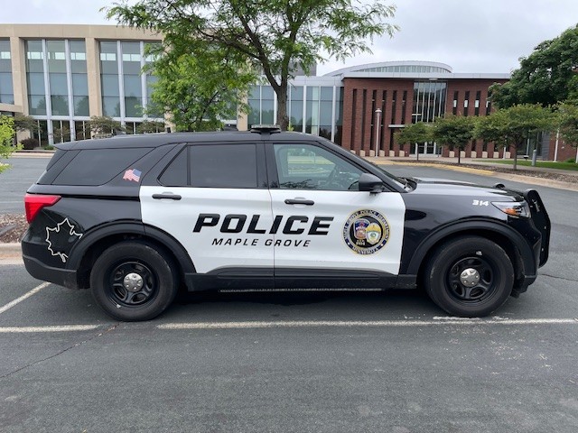 MapleGrovePD1's tweet image. Identifying a Maple Grove Police Officer
In light of the tragic loss and harm against our state lawmakers involving a police impersonator in Champlin and Brooklyn Park on June 14, 2025, the Maple Grove Police Department wants to ensure our community knows how to confidently…