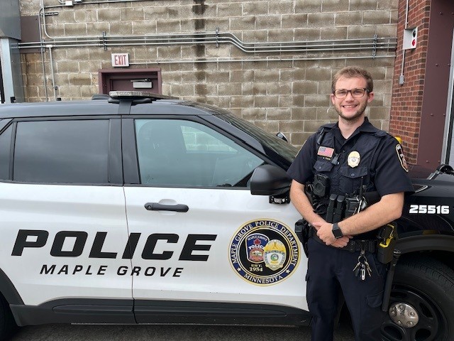MapleGrovePD1's tweet image. Identifying a Maple Grove Police Officer
In light of the tragic loss and harm against our state lawmakers involving a police impersonator in Champlin and Brooklyn Park on June 14, 2025, the Maple Grove Police Department wants to ensure our community knows how to confidently…