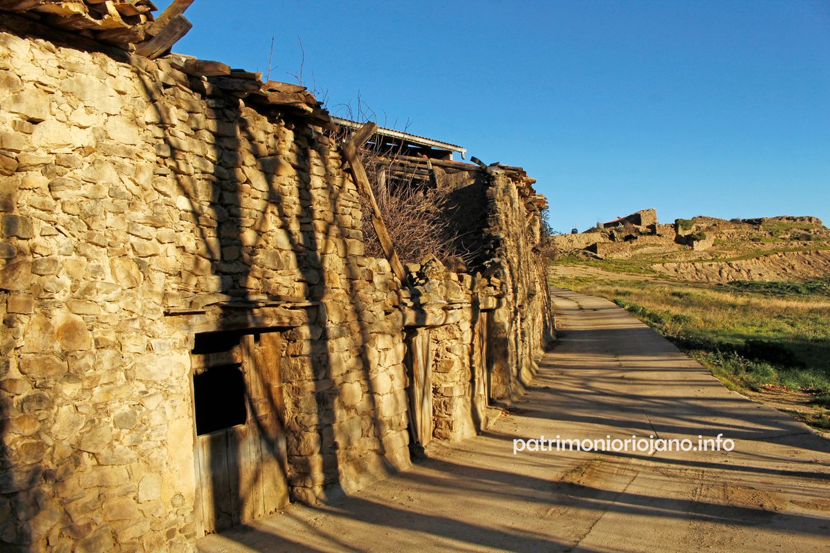 Un atardecer desde Ambas Aguas.
Una ruta por 𝙋𝙤𝙧 𝙣𝙪𝙚𝙨𝙩𝙧𝙖 𝙍𝙞𝙤𝙟𝙖 𝙢𝙚𝙣𝙤𝙨 𝙥𝙤𝙗𝙡𝙖𝙙𝙖. 
Del 20 al 22 de junio exposición fotográfica en la Iglesia Parroquial de La Asunción de Viguera.