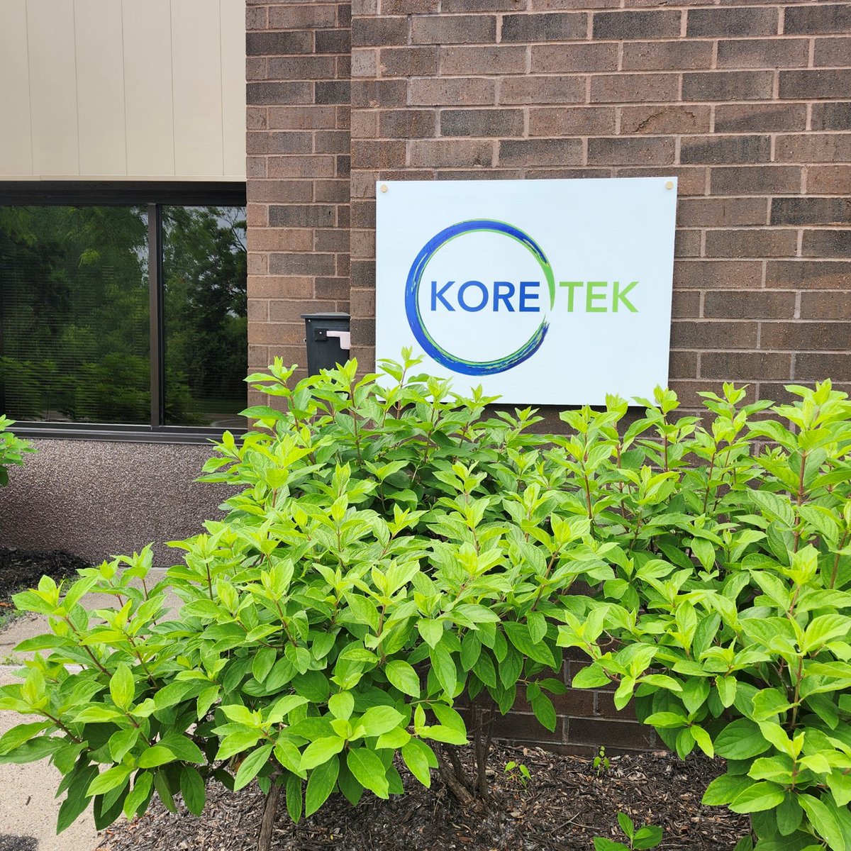 KoreTekOptical's tweet photo. New space, new energy! 
We've opened a location in Burnsville, MN. Take a look at our space from front door to labs (where the magic happens).
#NewOffice #BehindTheScenes #OpticalNetworks #ProfessionalServices #engineeringleadership https://t.co/zNrXzausAG