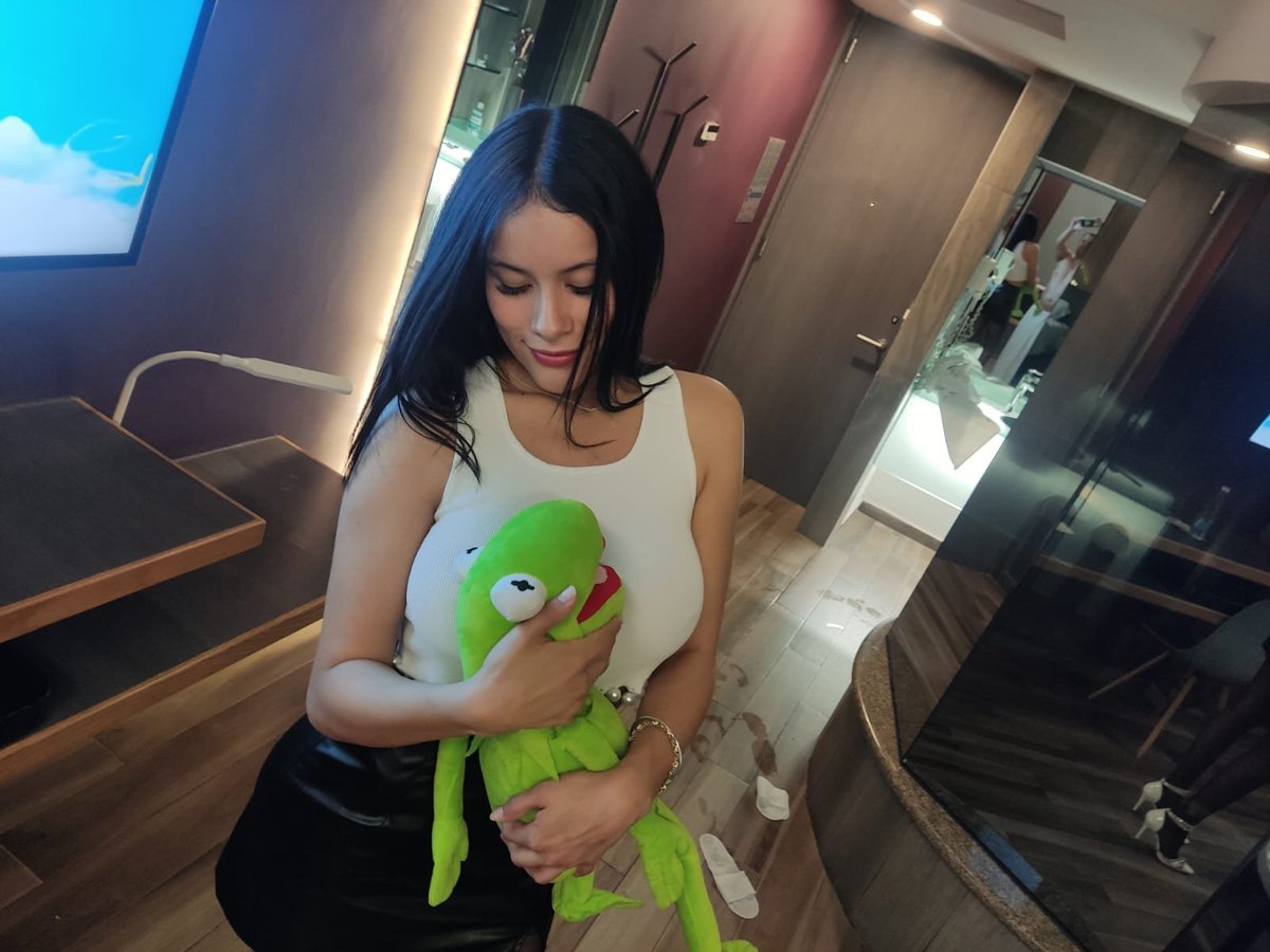 PATAS VERDES ® (+18) (@patas_verdes_lt) on Twitter photo Definitivamente si repito, aunque ese perro estrangule al ganso! 🤣🤣🤣
La chica es
<a href="/Dania_Reymx/">Dania Queen</a>
Mi mejores 3K invertidos en este mes!
#CertificacionBatracia De #ExcelenteServicio Definitivamente si repito, aunque ese perro estrangule al ganso! 🤣🤣🤣
La chica es
<a href="/Dania_Reymx/">Dania Queen</a>
Mi mejores 3K invertidos en este mes!
#CertificacionBatracia De #ExcelenteServicio
