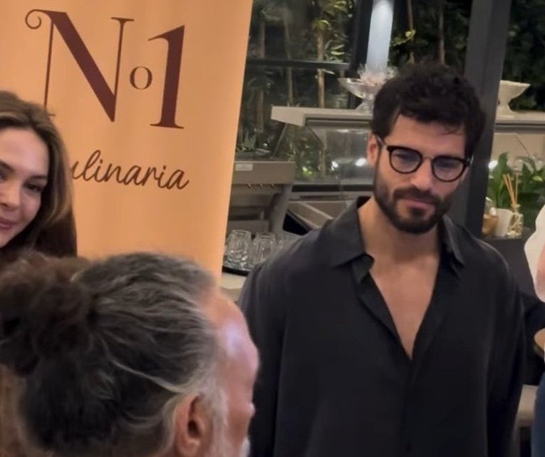 anqesm's tweet image. yemin ederim serkanin su gozluklu hali cok cok cok cok iyi