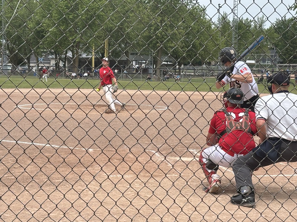 blairjs17's tweet photo. #MitchellQualifier White division Championship Game with @bearcreek_ Express taking on Bear Creek @NYGremlins on @softpremiertv. Red division semis have @GBayGiants playing @OASASoftball U20 and @kingstonaxemen vs Toronto Batmen U23 https://t.co/XGNA4A2Vwp