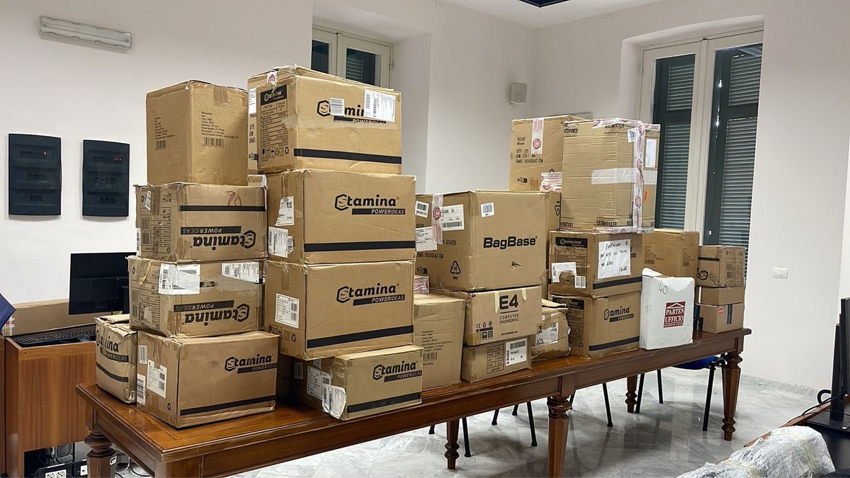 HPC2025_Naples's tweet image. Backstage @ CINI HPC Summer School! Thanks to our incredible staff and to @ICSC_Computing for offering part of the Welcome Kit for all that will join us tomorrow. #CINI #HPC #HPCNaples