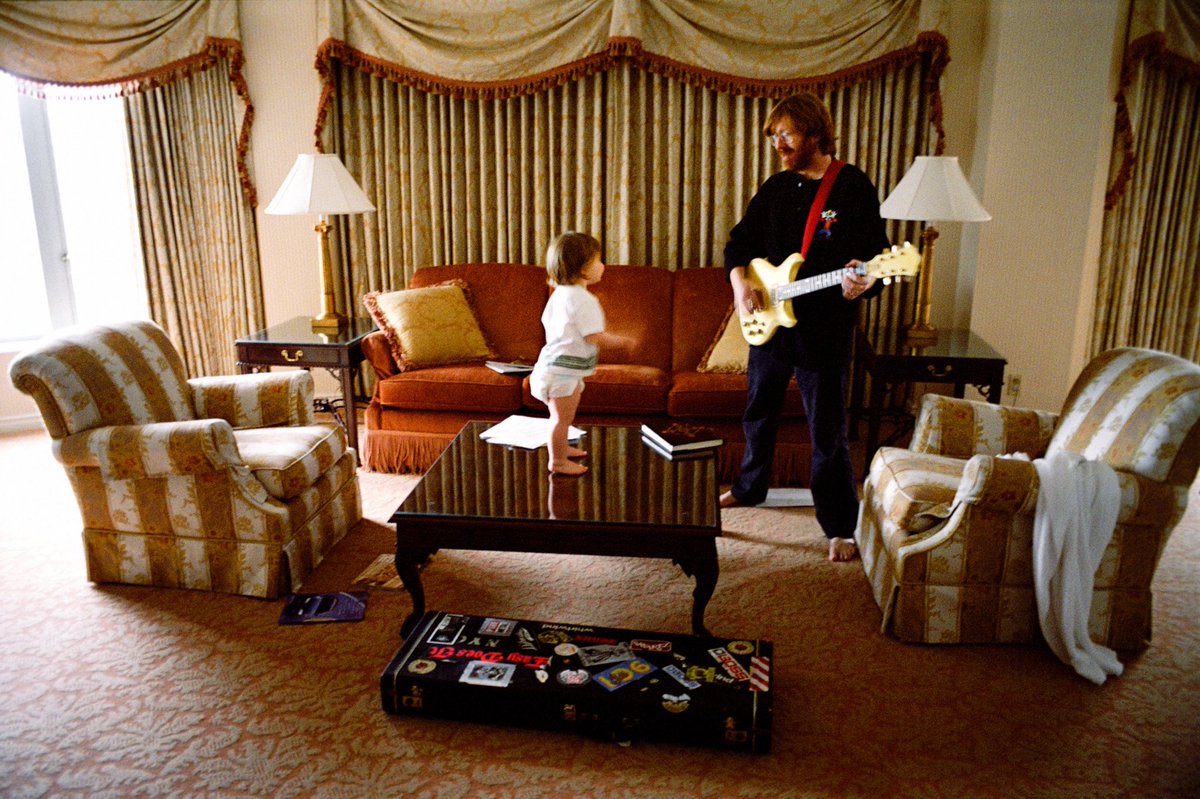 Transparent_AP's tweet image. Happy Father’s Day to all the cool rockin’ daddies out there 🤘🏼⭐️