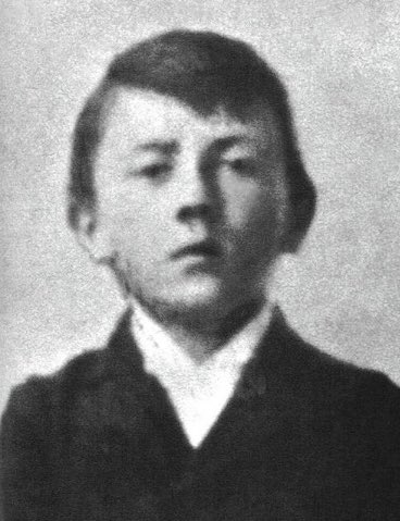 Hitler era pobre, era preguiçoso, não gostava de estudar, nunca trabalhou, não tinha qualificação, detestava a elite, detestava os empresários, gostava de dinheiro fácil, detestava os judeus.

Virou político do Partido dos Trabalhadores, virou presidente.

Lembrei de uma pessoa.