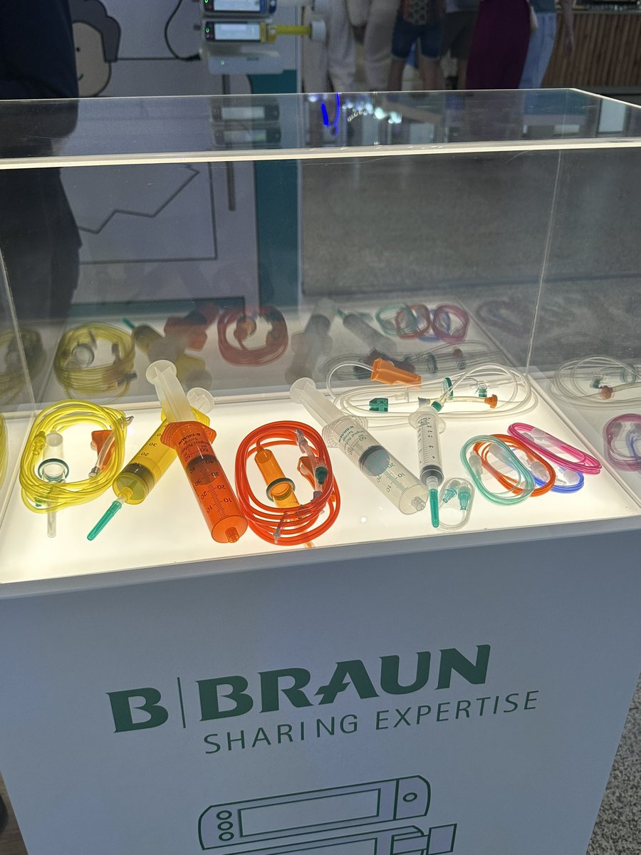 Arrancamos con el 50 Congreso de la <a href="/seeiucoficial/">SEEIUC</a>! Con ganas de escuchar y aprender de todas vosotras! #SEEIUC2025