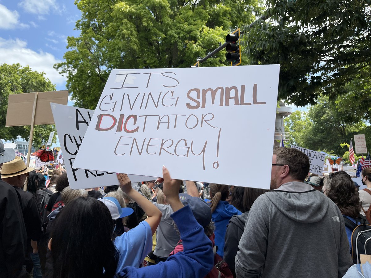 dougmcvay's tweet photo. #NoKings March and Demonstration #June14 in Portland, OR https://t.co/OdZu4az5cN