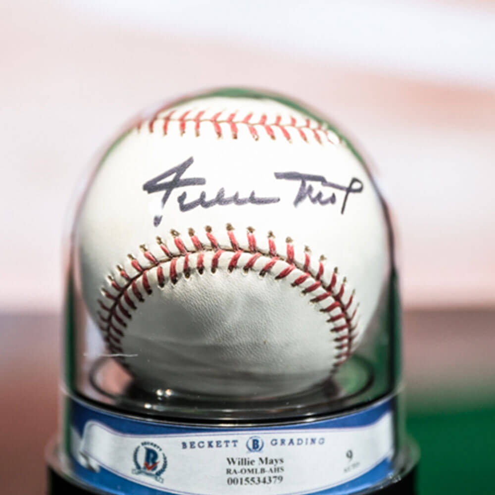 PristineAuction's tweet image. A True Legend of the Game! ⚾️

Now in our Elite Auction: a Willie Mays Signed OML Baseball, Beckett encapsulated with a grade 9 autograph 💎

🔗pristineauction.com/a9249892-Willi…

#EliteAuction #WillieMays #BaseballLegend #SignedBaseball #BeckettGraded #HOF #MLBCollectors