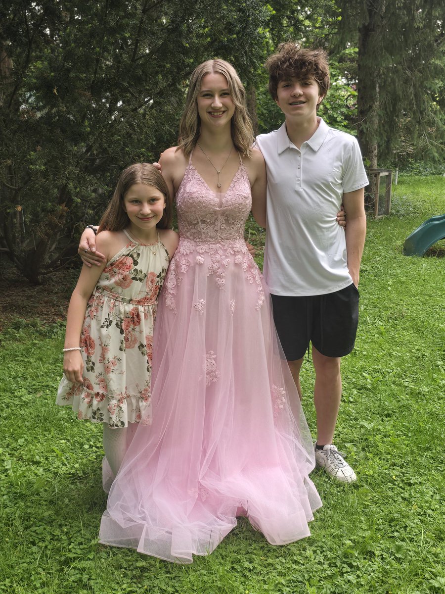 Happy Father's Day to all the dads out there! Life wouldn't be half as entertaining without my 3 kids. They've been spoiling me today. Feeling blessed 😊