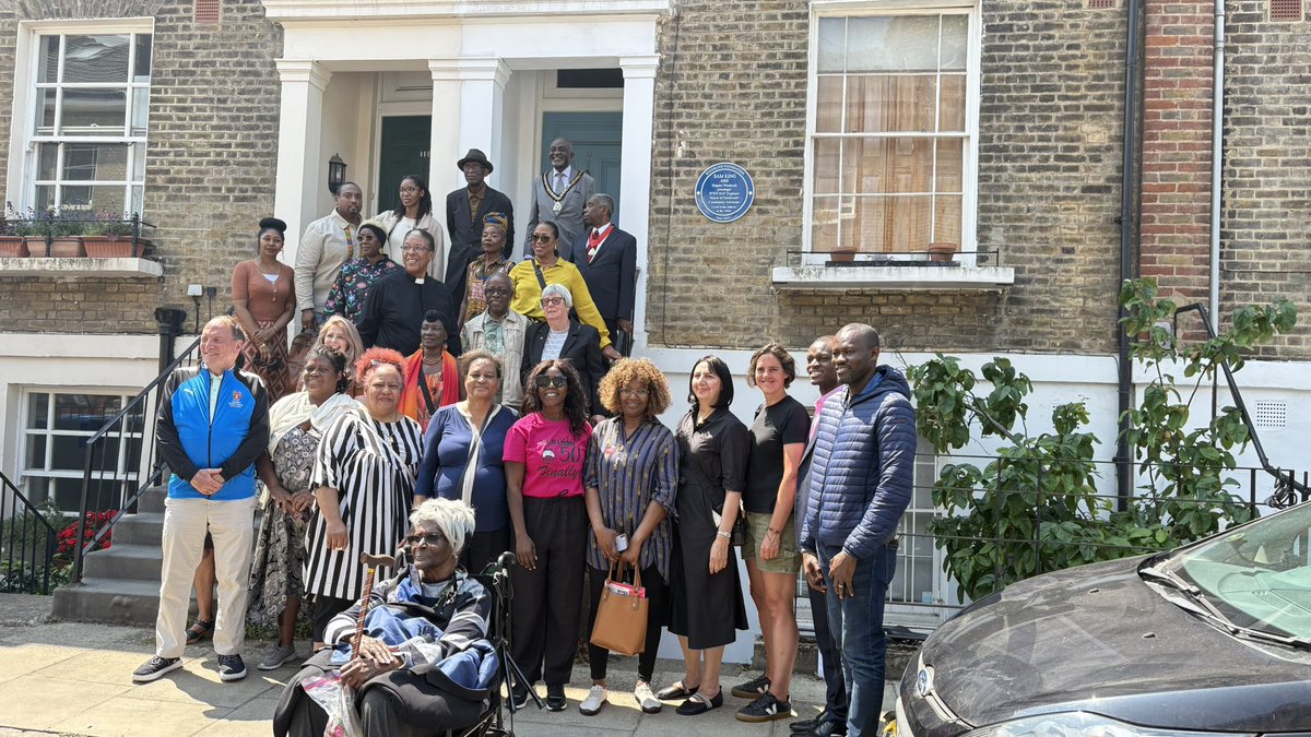 evenor23's tweet image. Honoured to have met Sam King MBE - a true trailblazer. From RAF veteran to Southwark’s first Black mayor, he championed equality and culture.
A Blue Plaque in Camberwell now honours his legacy.
We stand on his shoulders. ❤️