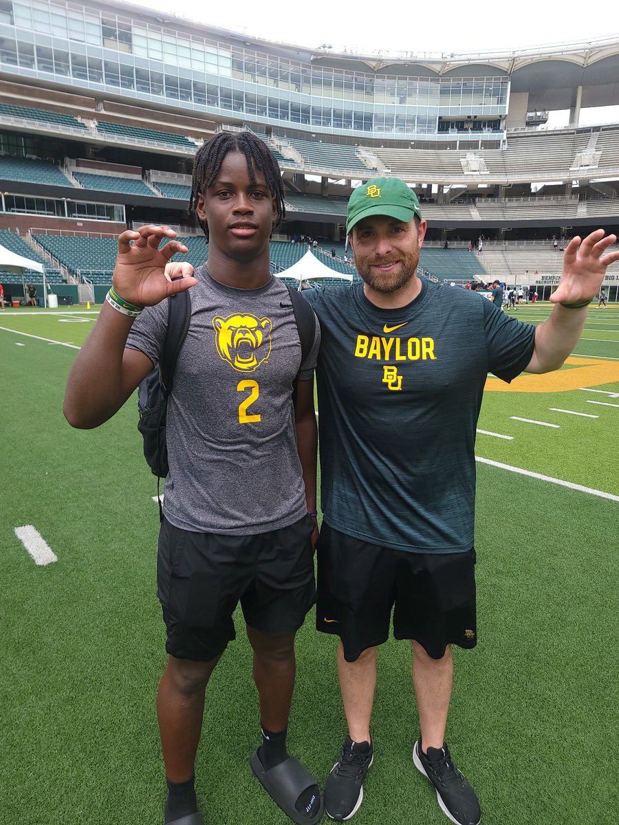BookieJones6's tweet image. Had a great time in Waco today camping @BUFootball !!! 

@CoachDaveAranda @Jamar51Chaney @CoachPowledge @DonnieBaggs_ @CoachG_Gtz @CallieCam_ @ahunt90 @GrayGrundhoefer @SicEm365 @SicemRecruiting 
#HCville