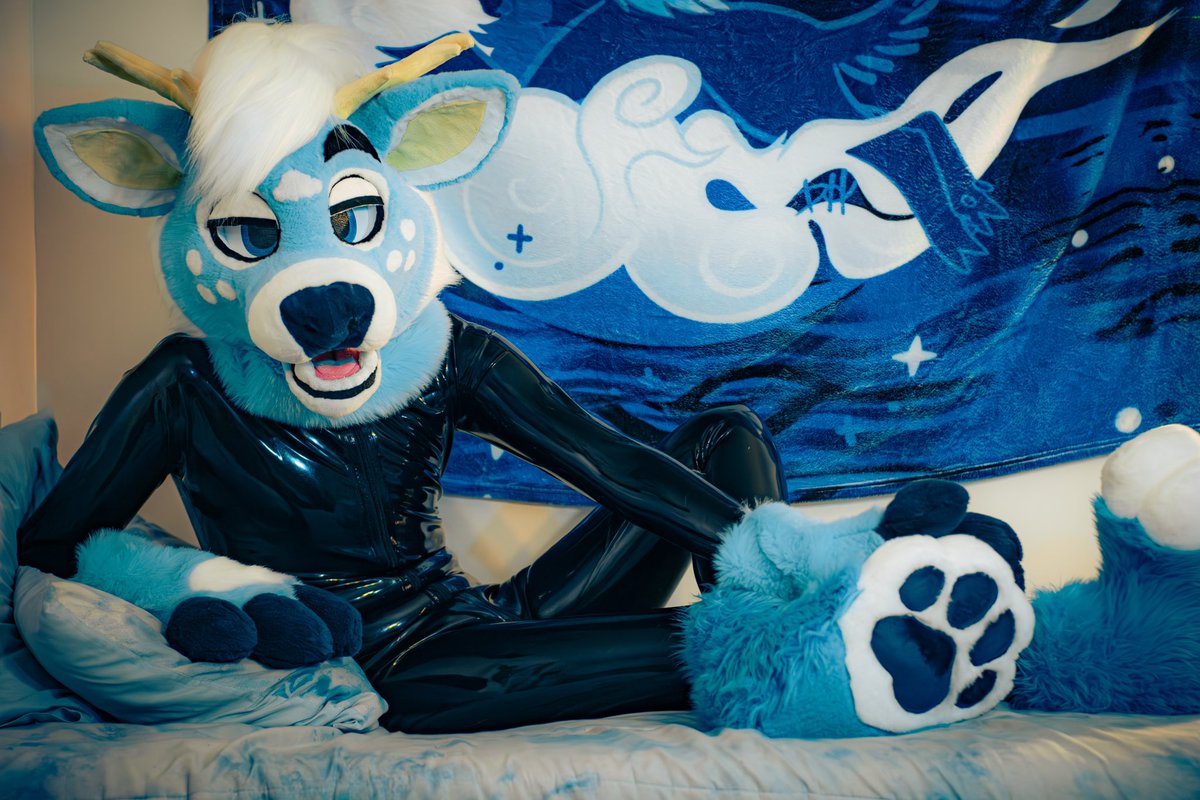 I missed #squeakysaturday :( 
luckily today is #internationaldayoflatex so I still have an excuse to post!