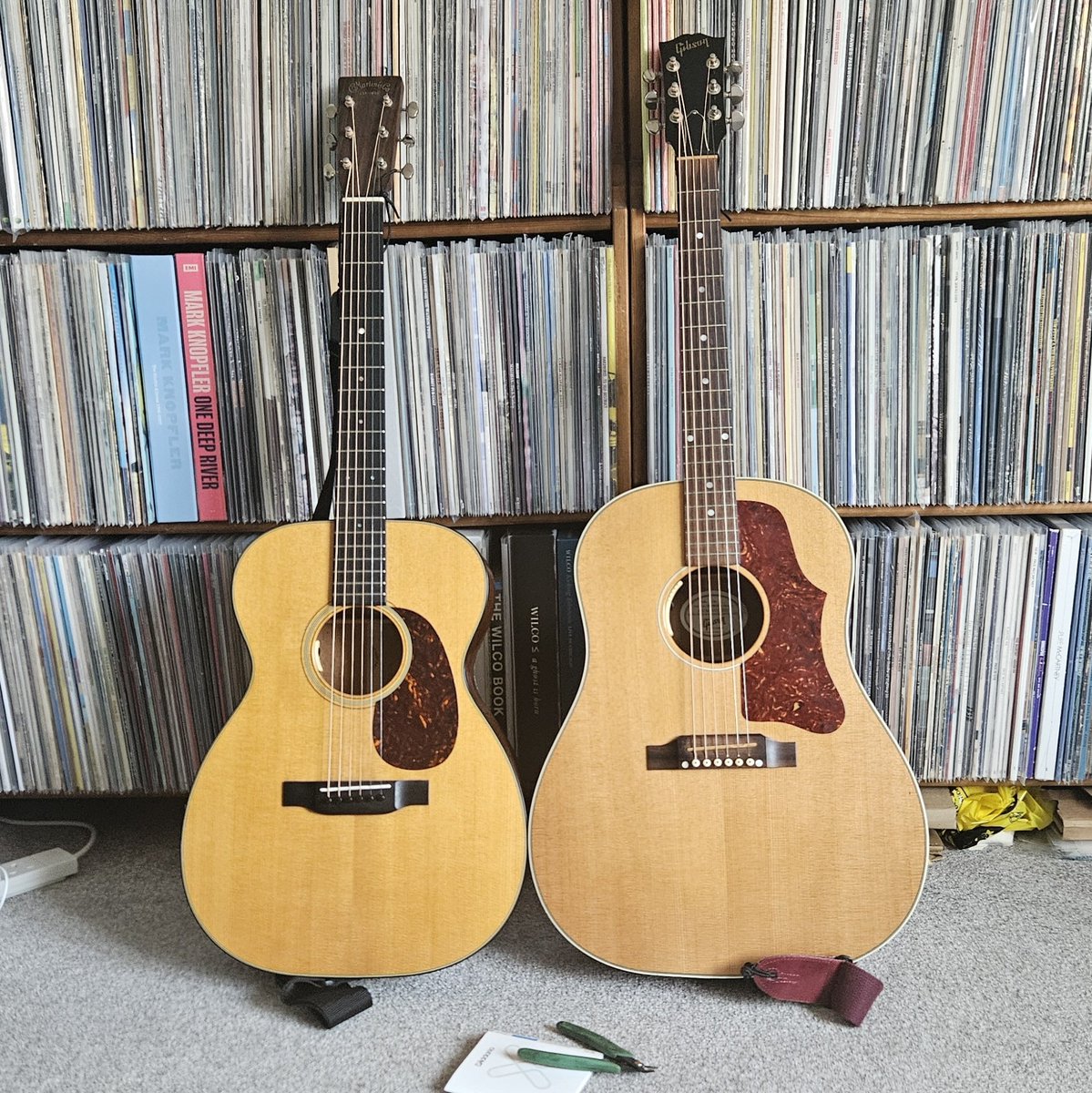 New strings on and all ready for our acoustic sets in support of the phenomenal Hannah White this week 😀
Tuesday at Voodoo Rooms, Edinburgh and Wednesday in The Glad Cafe, Glasgow 
See you there?
Info /tickets 👇
linktr.ee/dropkickmusic