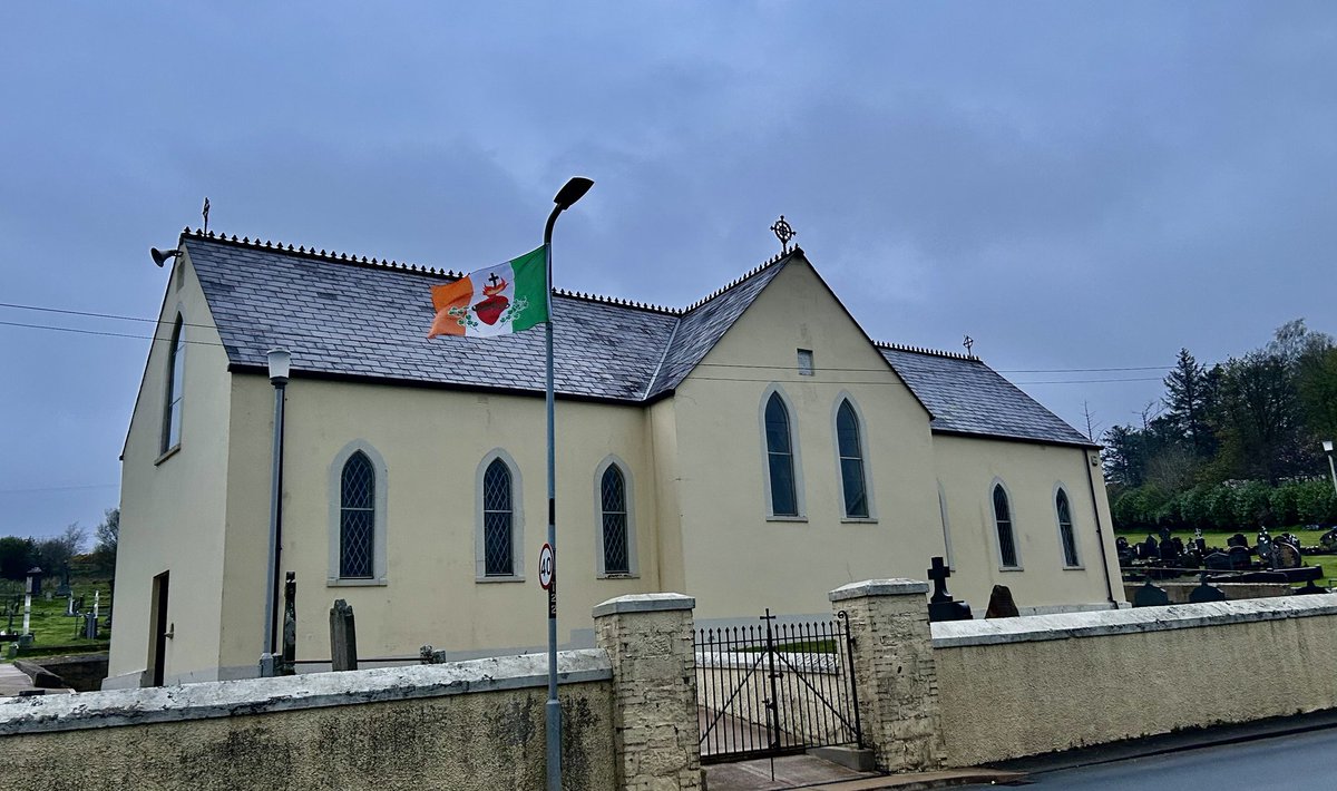 CatholicArena's tweet photo. IRELAND 🇮🇪 

Something is happening 

More and more locations are flying the Sacred Heart Flag for the month of June 

This one in Tyrone https://t.co/bUAIv2SvGd