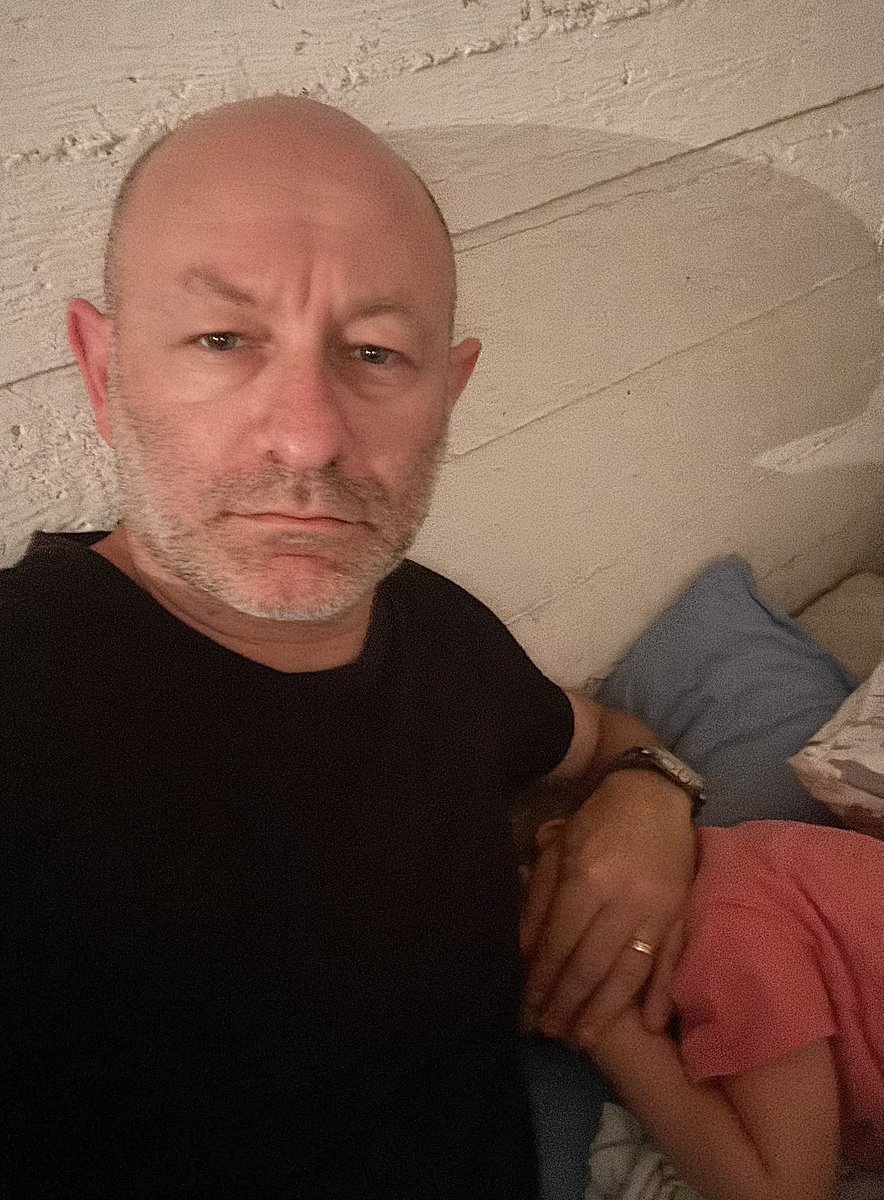 Ostrov_A's tweet image. Hi, how is your Father’s Day?

Mine was spent in a bomb shelter in Tel Aviv, shielding my young daughter from the booms of the ballistic missiles fired by Iran.

As fathers, as parents, our no.1 duty is to protect our children. We are fighting for their future!