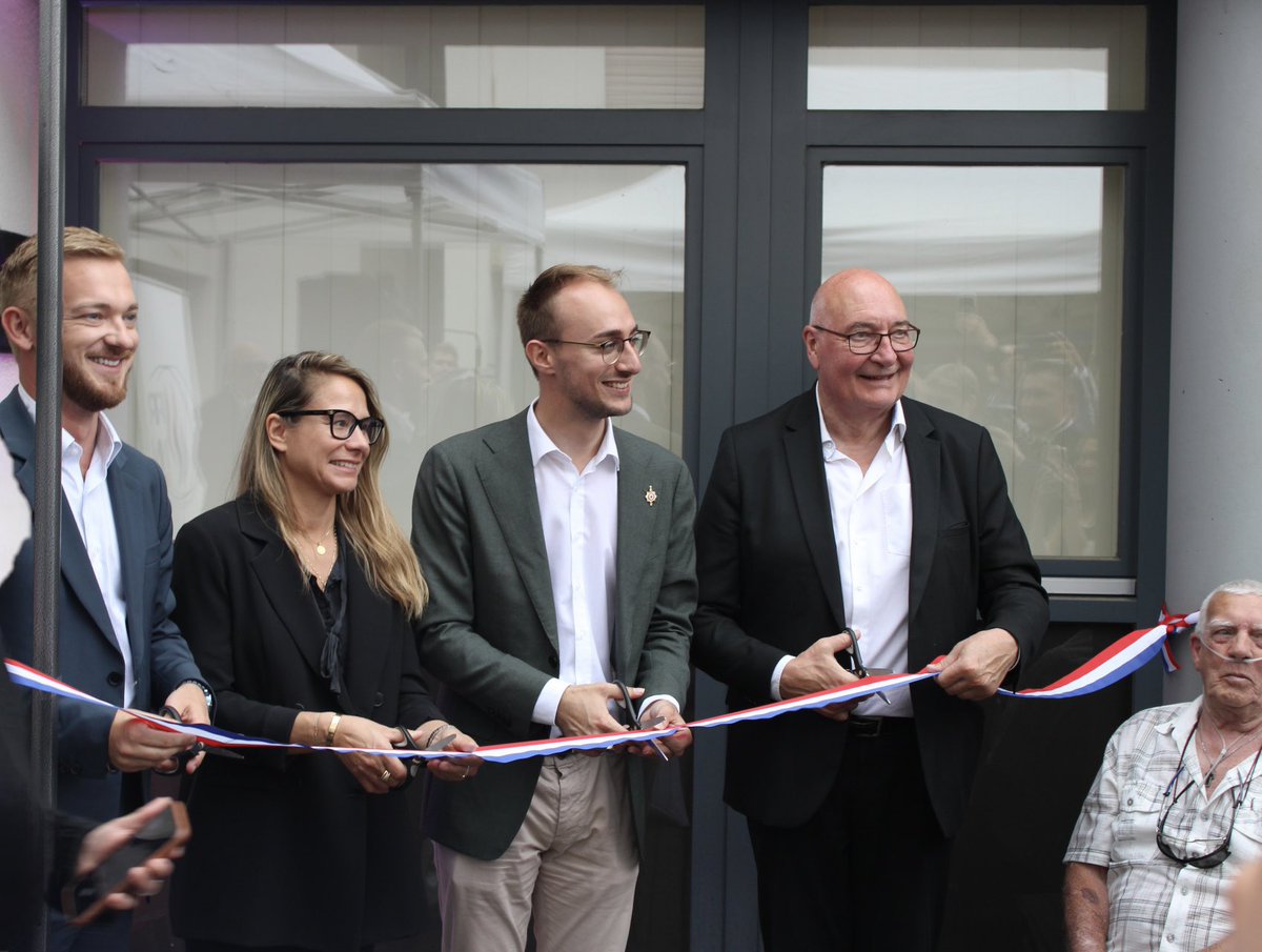 RNJAlsace's tweet photo. 👏🏻 Félicitations à @Th_Bnrdt pour l’inauguration de sa permanence, en présence de @K_Pfeffer et @v_joron !
L’#Alsace est fière de compter parmi elle un jeune député issu du #RNJ. Les jeunes sont à ses côtés ! 🇫🇷 https://t.co/4JvnUPshDK