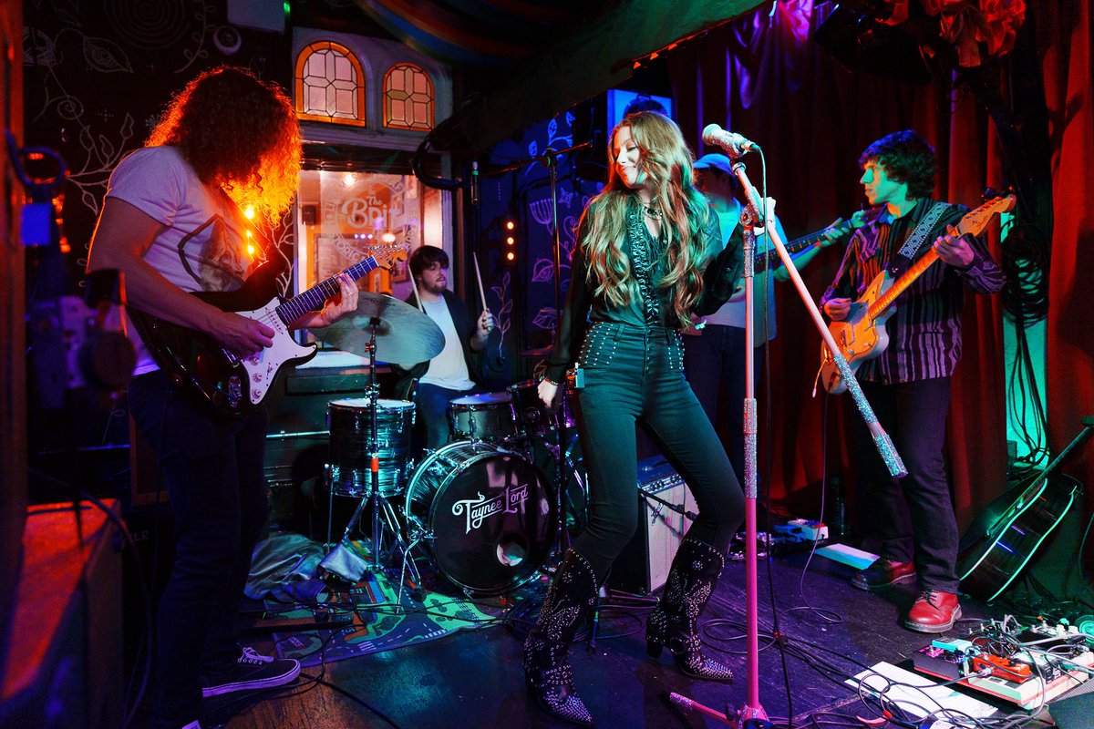 tayneelcrookes's tweet image. The Brit bar!!!! 🤩🤩🤩 We had an amazing night! Thank you to those who came down to watch us perform & a huge thanks to @thebritbar for having us! 💃🤠